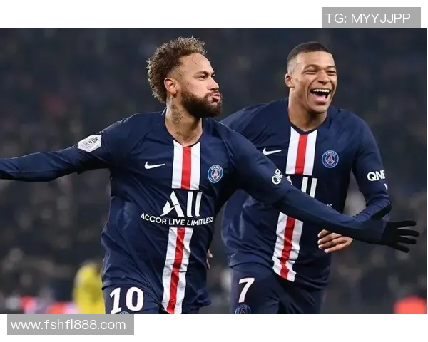 克鲁赛罗与拉腊的激烈对决展现足球魅力与团队精神的巅峰较量